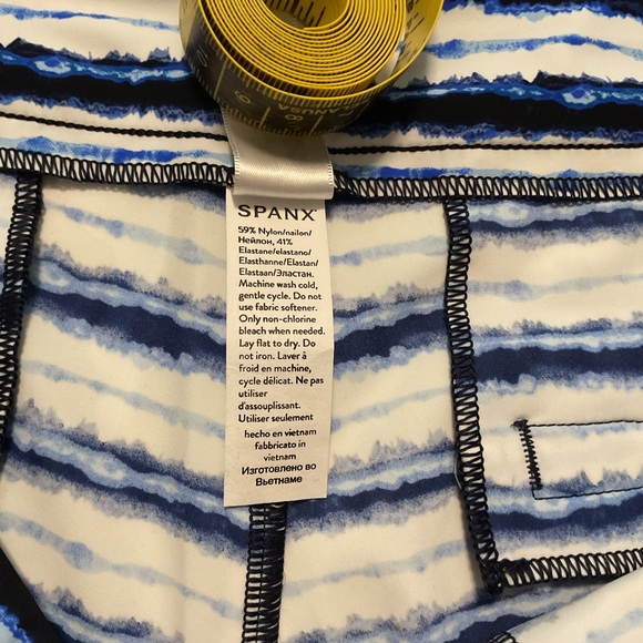 Spanx Women’s Sunshine Shorts Pull On 6” Blue Painted Stripe - Picture 8 of 9